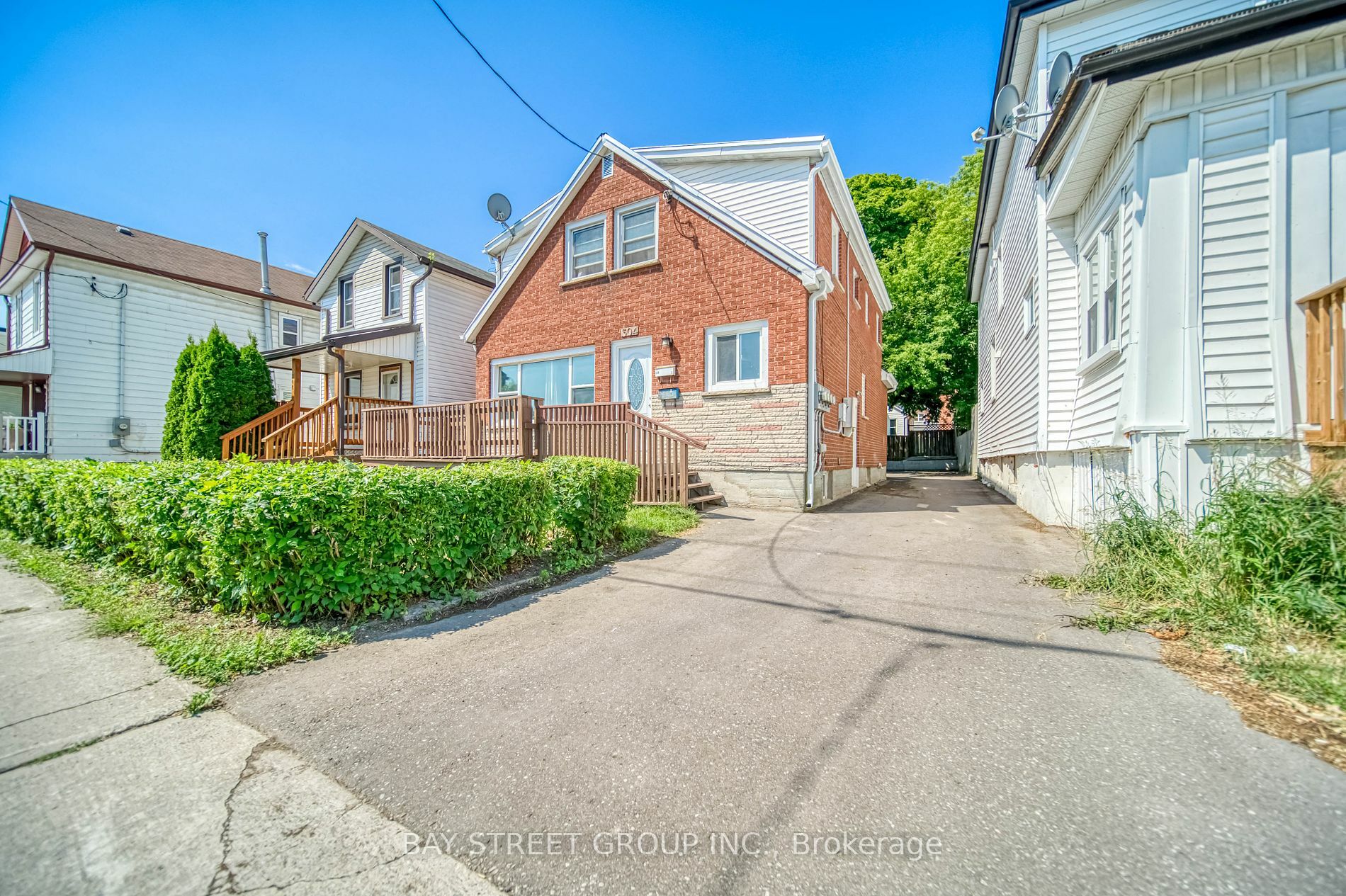 Property Photo:  304 Albert St  ON L1H 4R8 