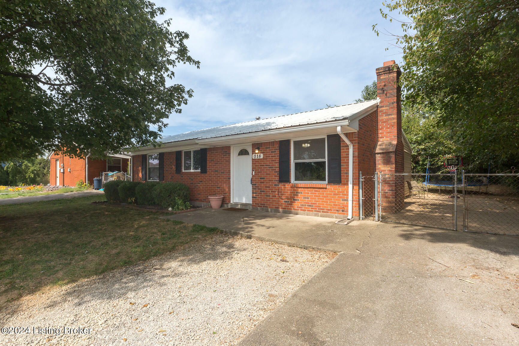 Property Photo:  118 Broadland Ct  KY 40229 