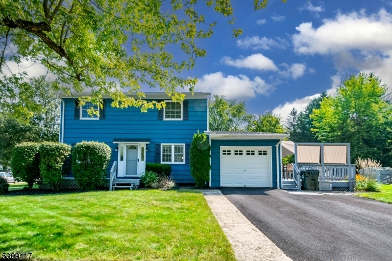 Property Photo:  1 Briar Ct  NJ 07836 