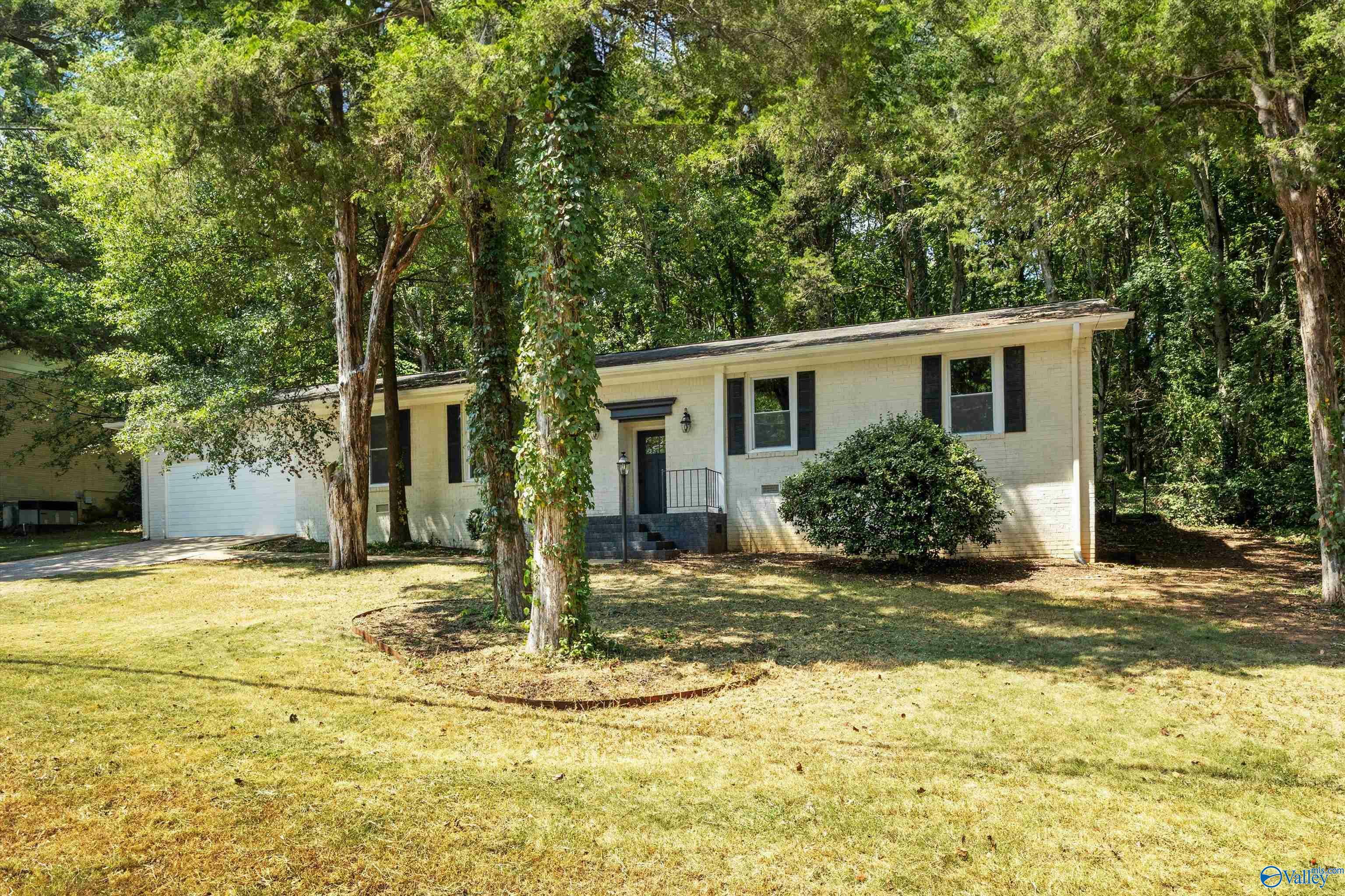 Property Photo:  8724 Edgehill Drive SE  AL 35802 