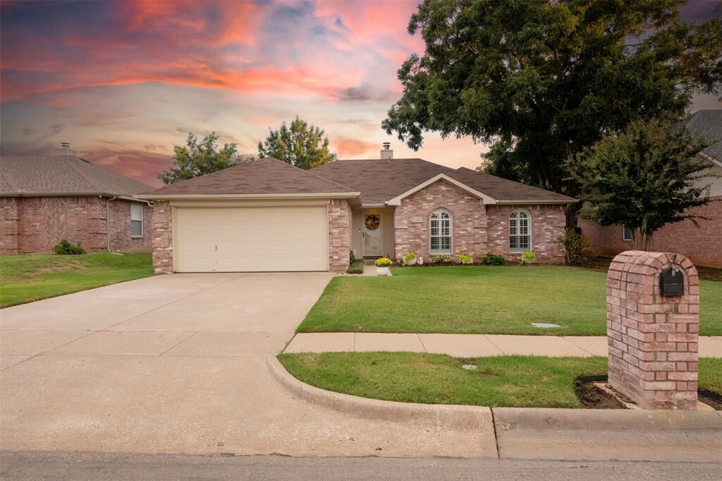 Property Photo:  5208 Paulie Drive  TX 76208 