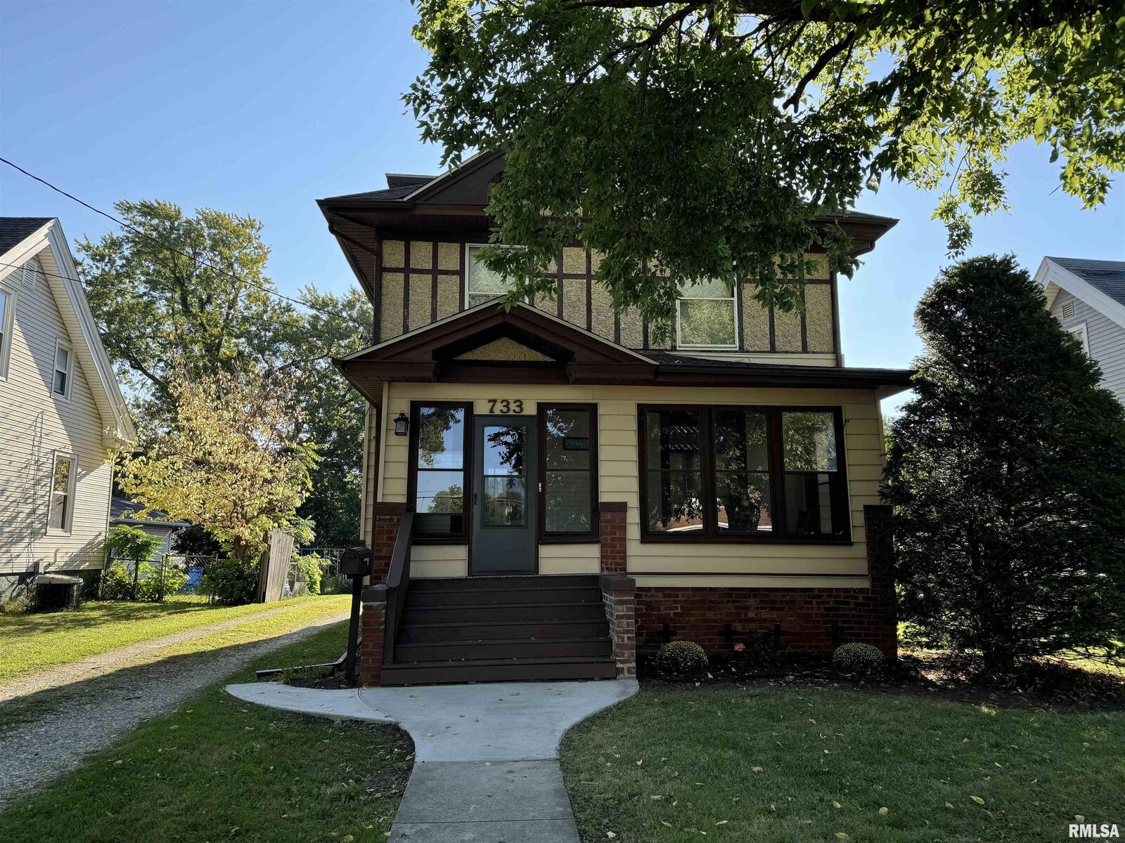 Property Photo: 733 Monroe Street IL 61401
