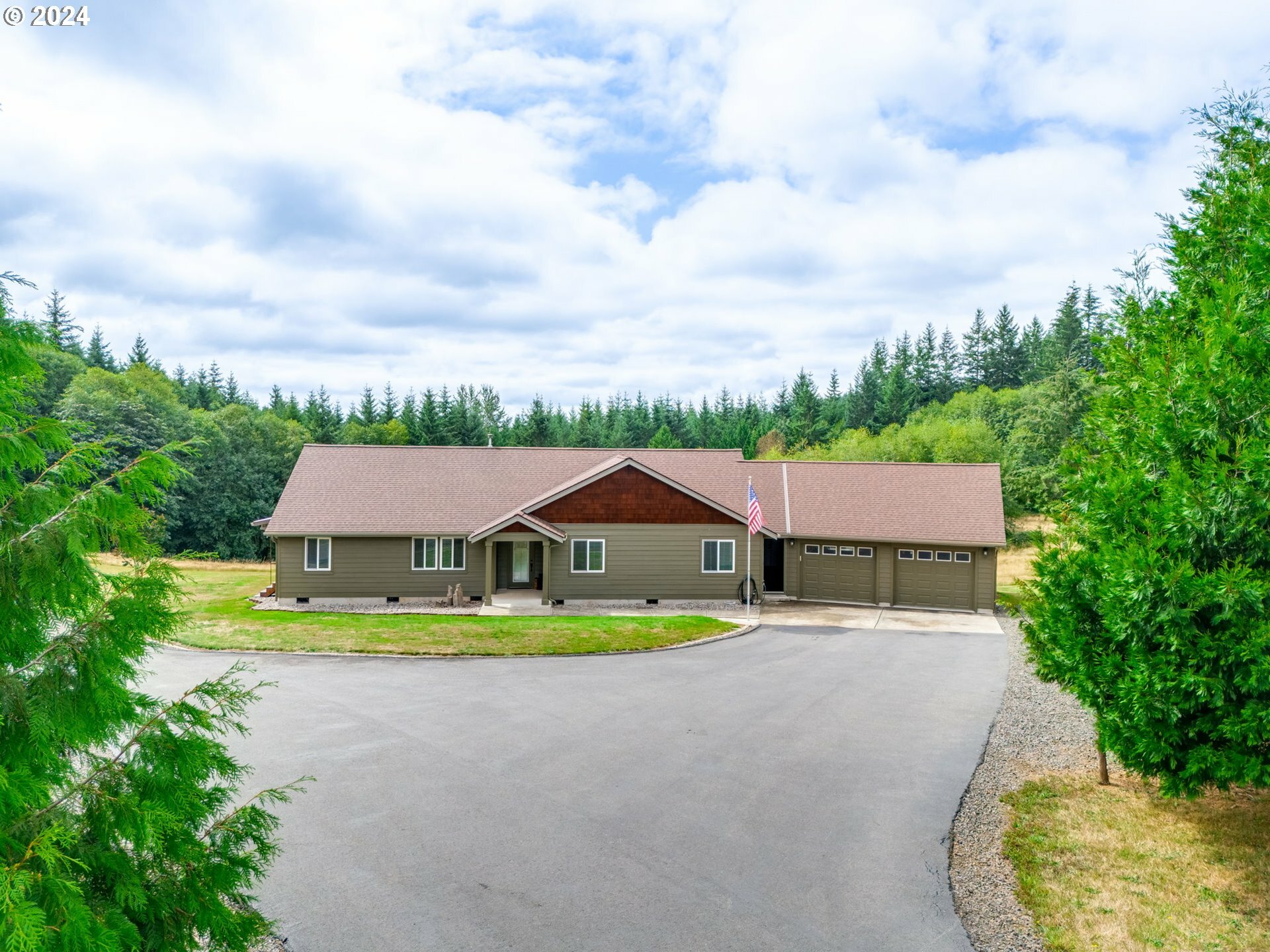 Property Photo:  855 S Silver Lake Rd  WA 98611 