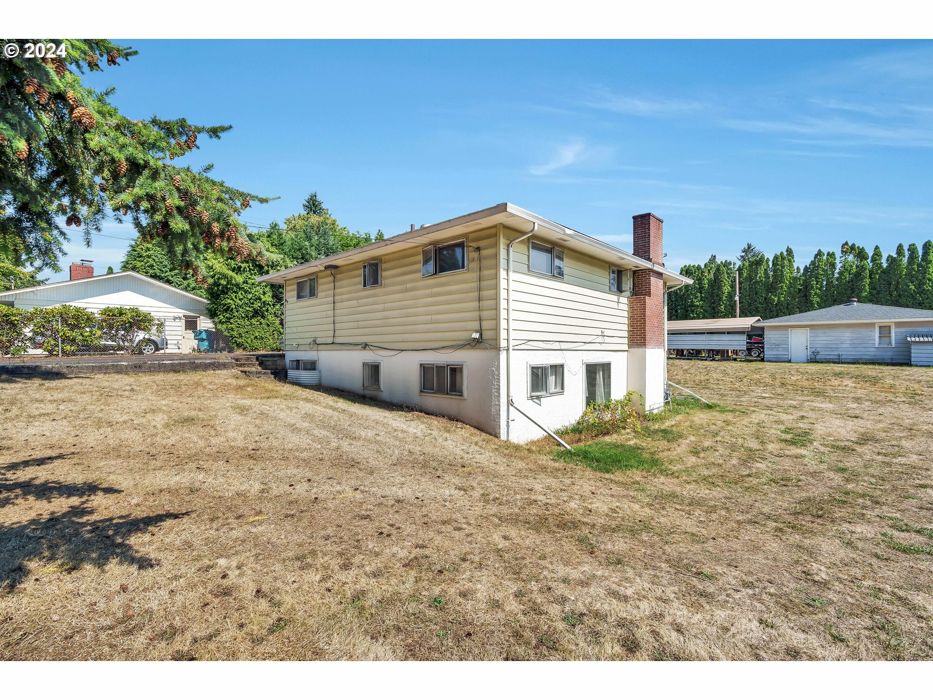 Property Photo:  5207 NE 56th Ave  WA 98661 