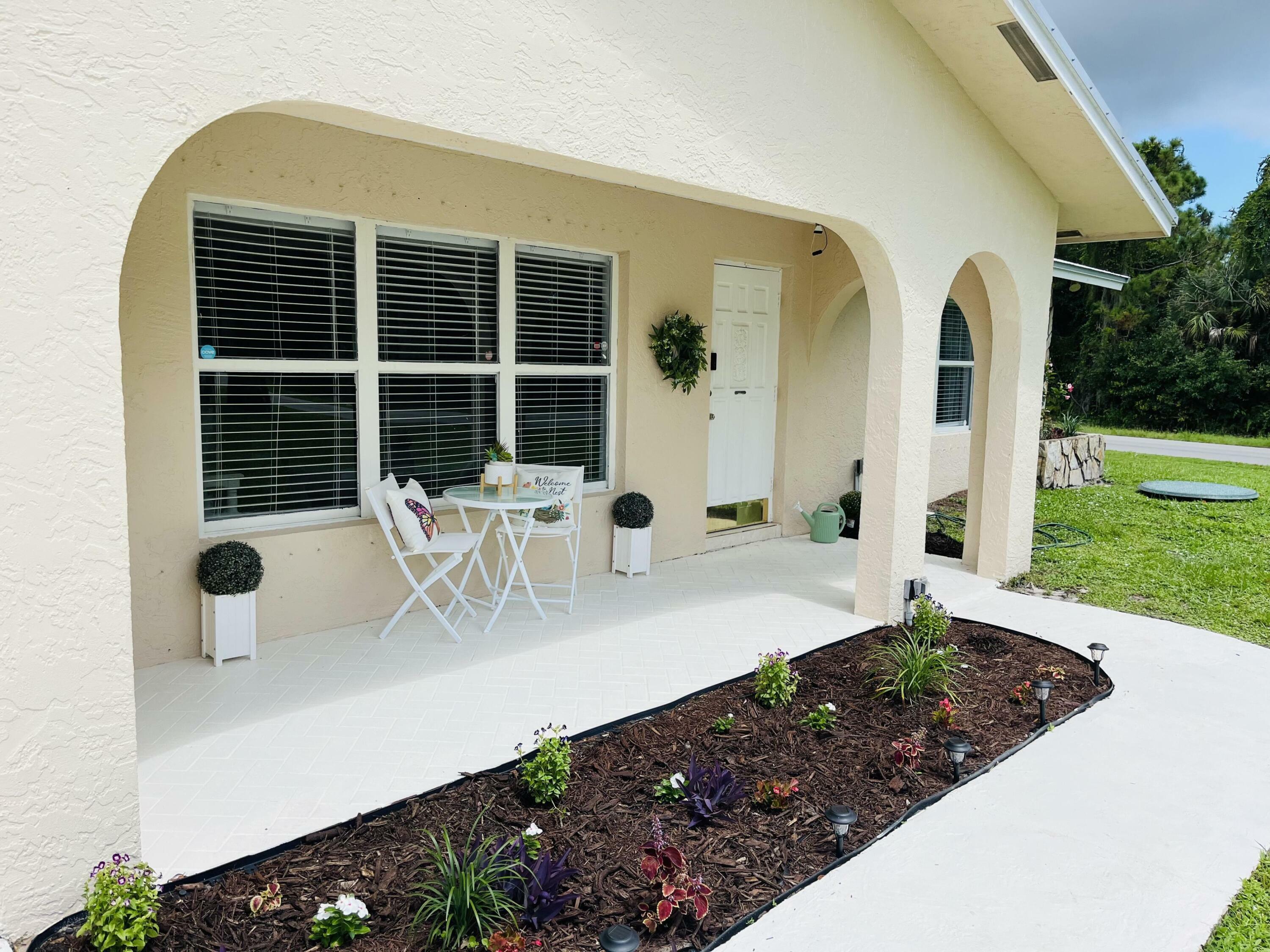 Property Photo:  781 SE Evans Avenue  FL 34984 