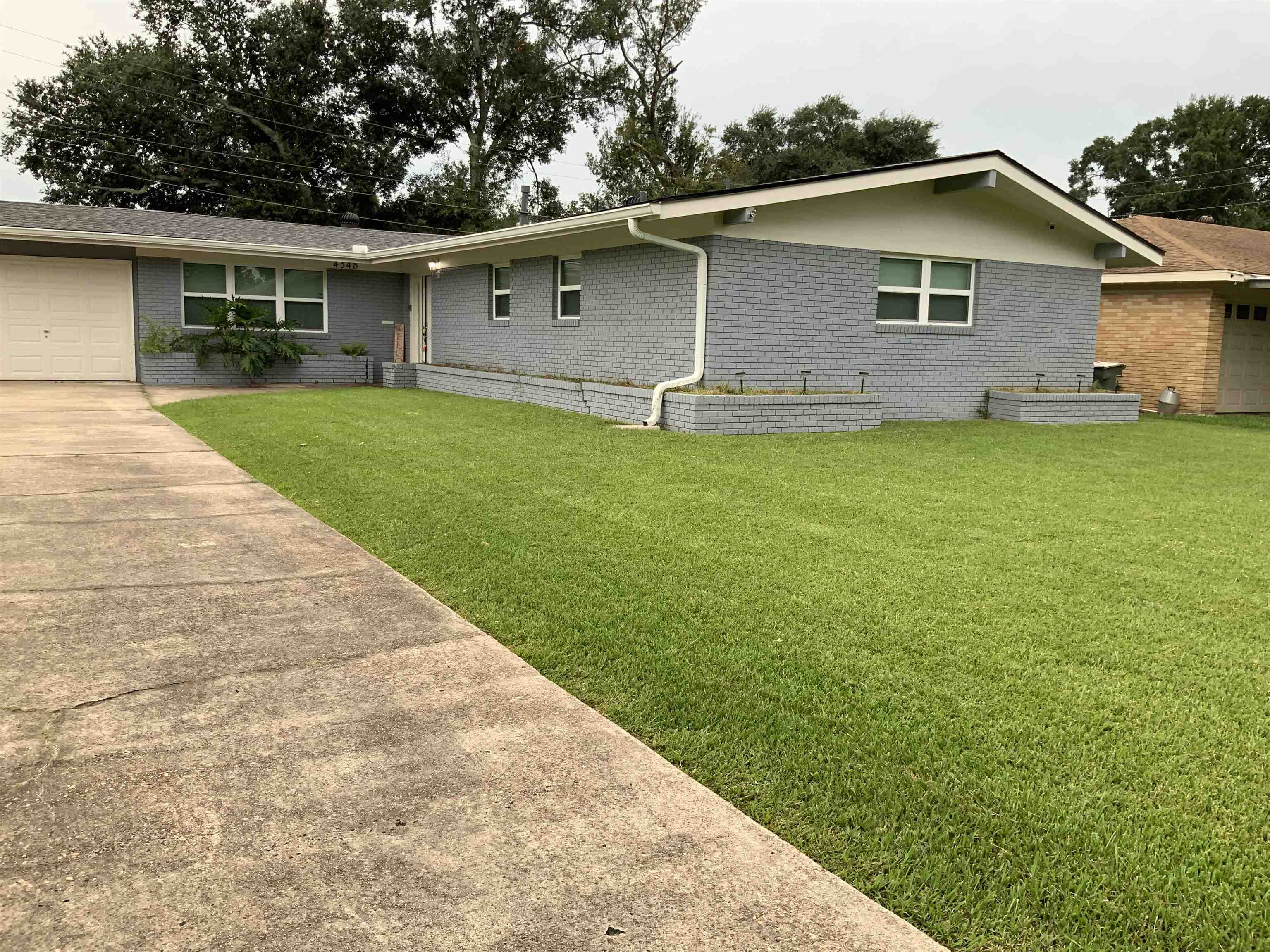 Property Photo: 4348 Tulane St TX 77642