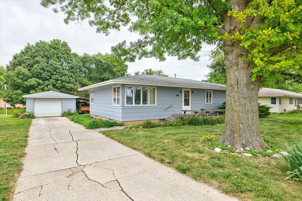 Property Photo:  311 Johnson Street  IA 50130 