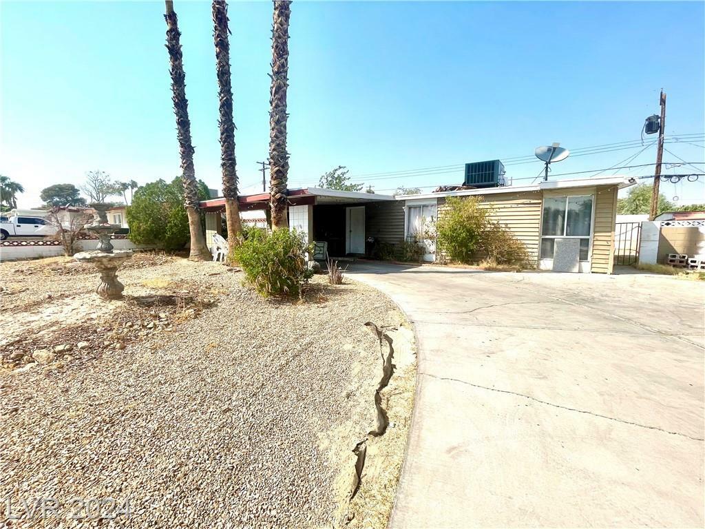 1940 Golden Arrow Drive  Las Vegas NV 89169 photo