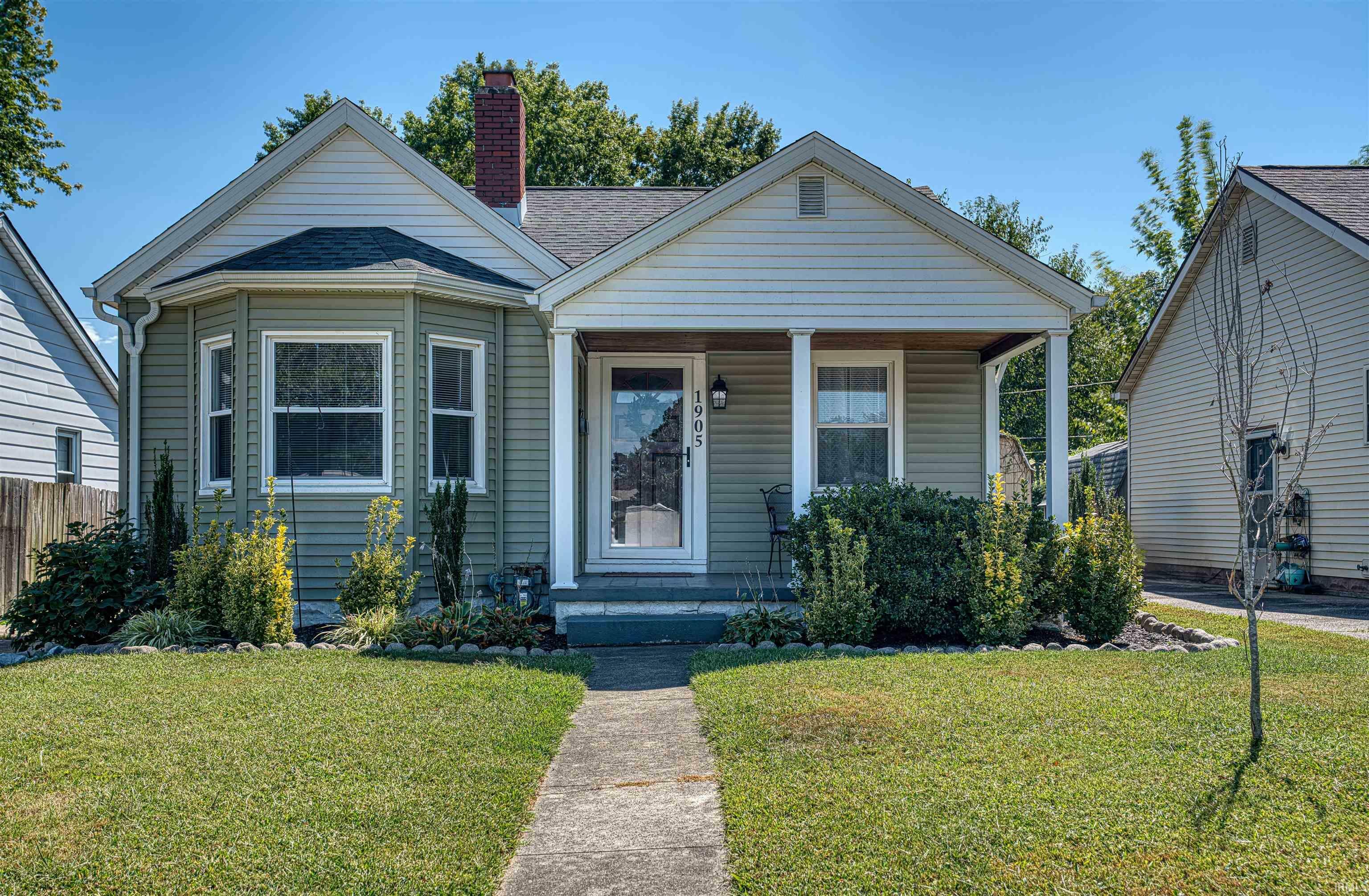 Property Photo:  1905 E Columbia Street  IN 47711 