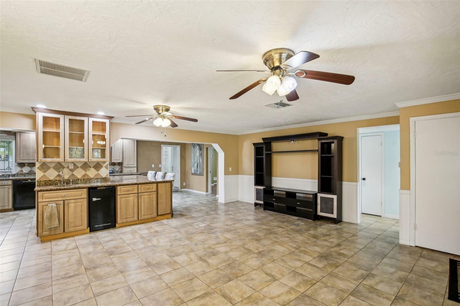 Property Photo:  14000 Thacher Avenue  FL 33774 