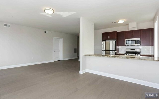 Property Photo:  555 10th Street 102  NJ 07650 