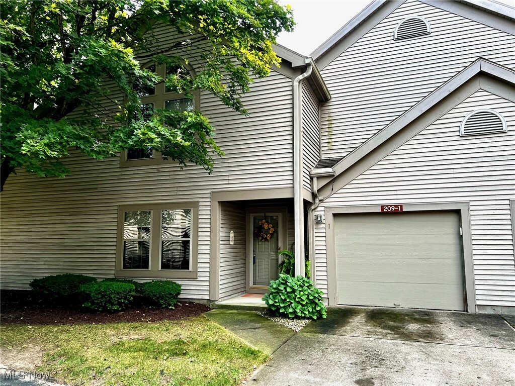 209 S Aspen Court 1  Warren OH 44484 photo