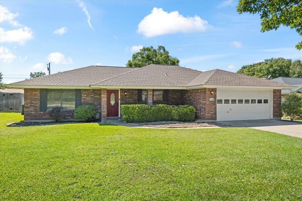 Property Photo:  1318 N Dale Street  TX 76401 