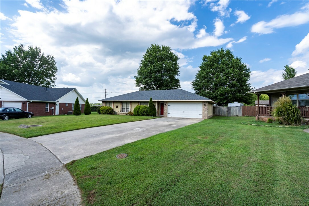 Property Photo:  600 Westwood Avenue  AR 72753 