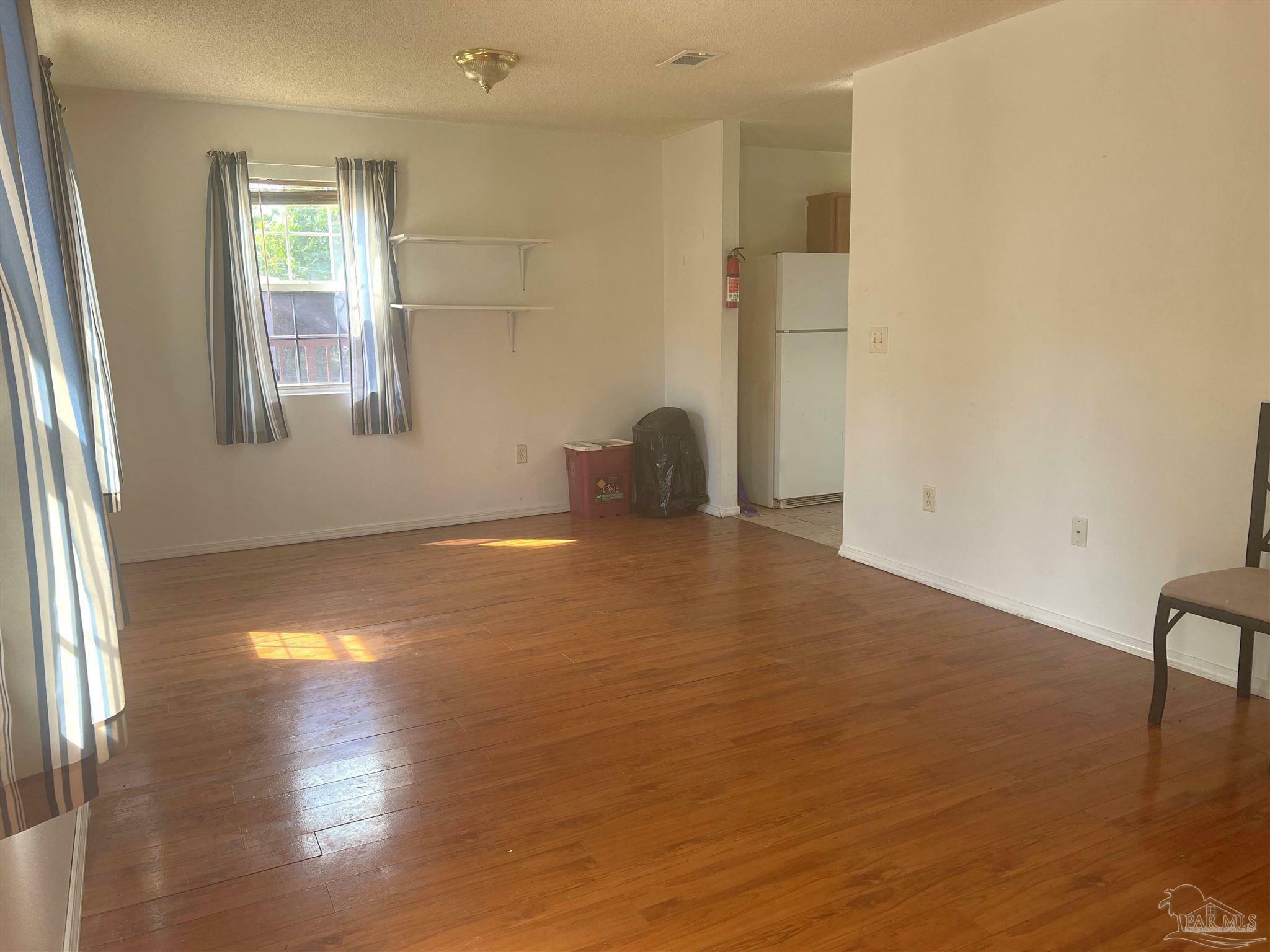 Property Photo:  211 E Fisher St  FL 32503 