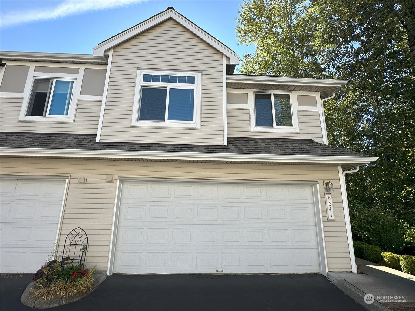 Property Photo:  6641 SE Cougar Mountain Way  WA 98006 