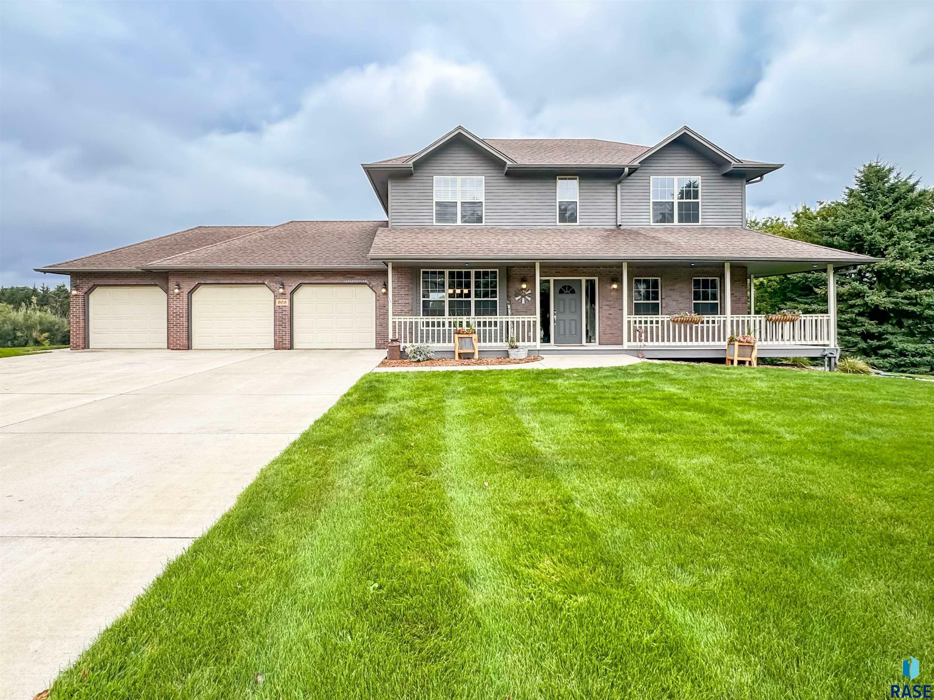 Property Photo:  909 S Fawn Ct  SD 57110 