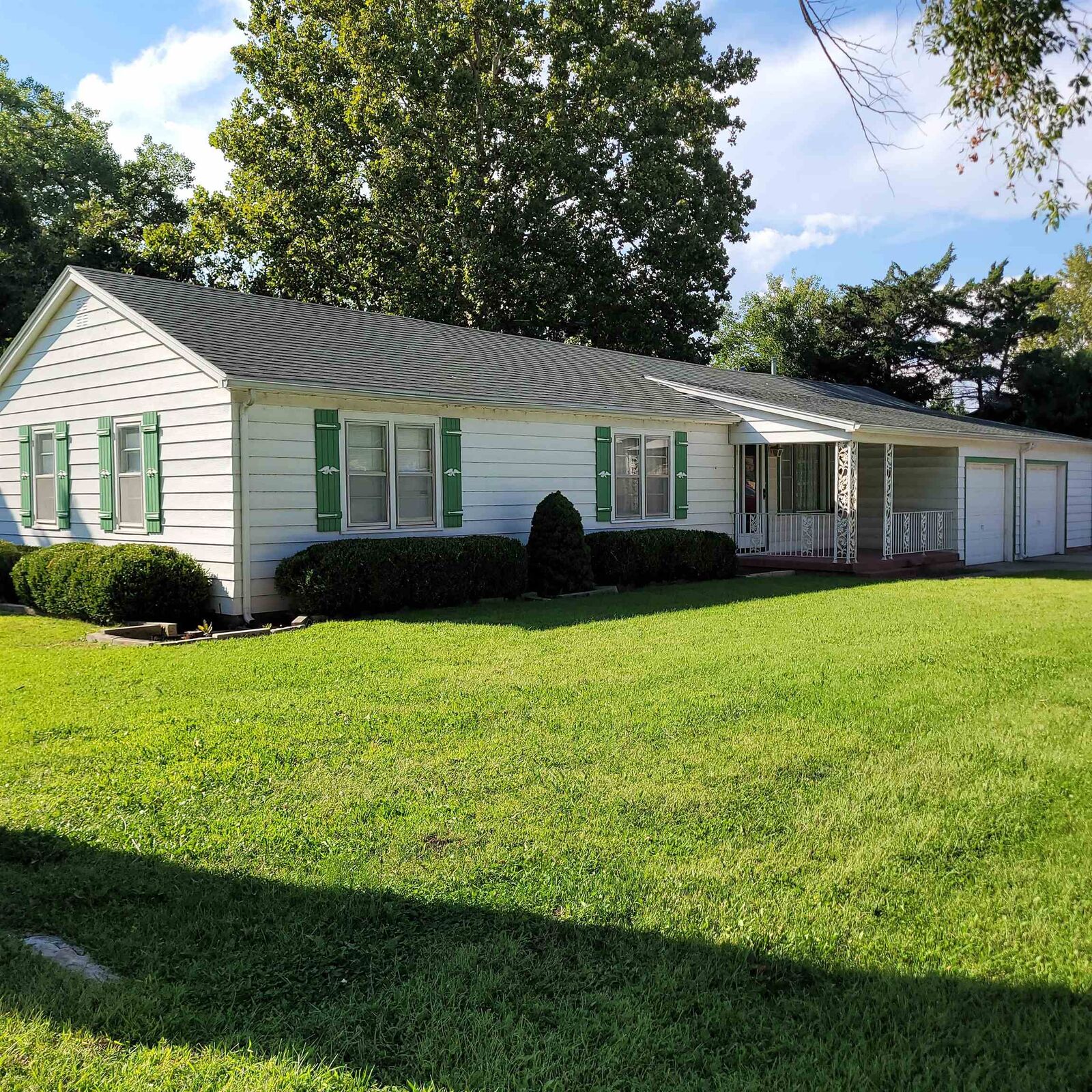 Property Photo: 2607 N Athenian KS 67204