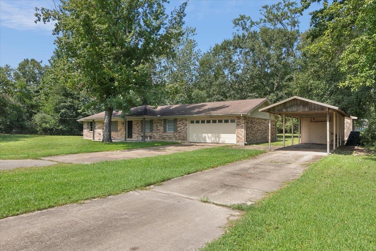 Property Photo:  100 Cypress Bend  TX 77663 