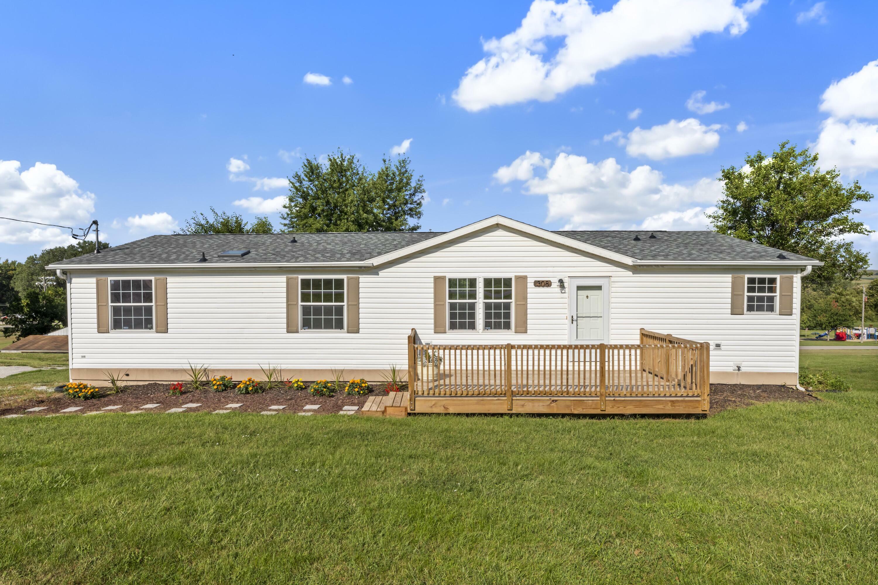 Property Photo:  308 N Commerical  Street  IA 51525 