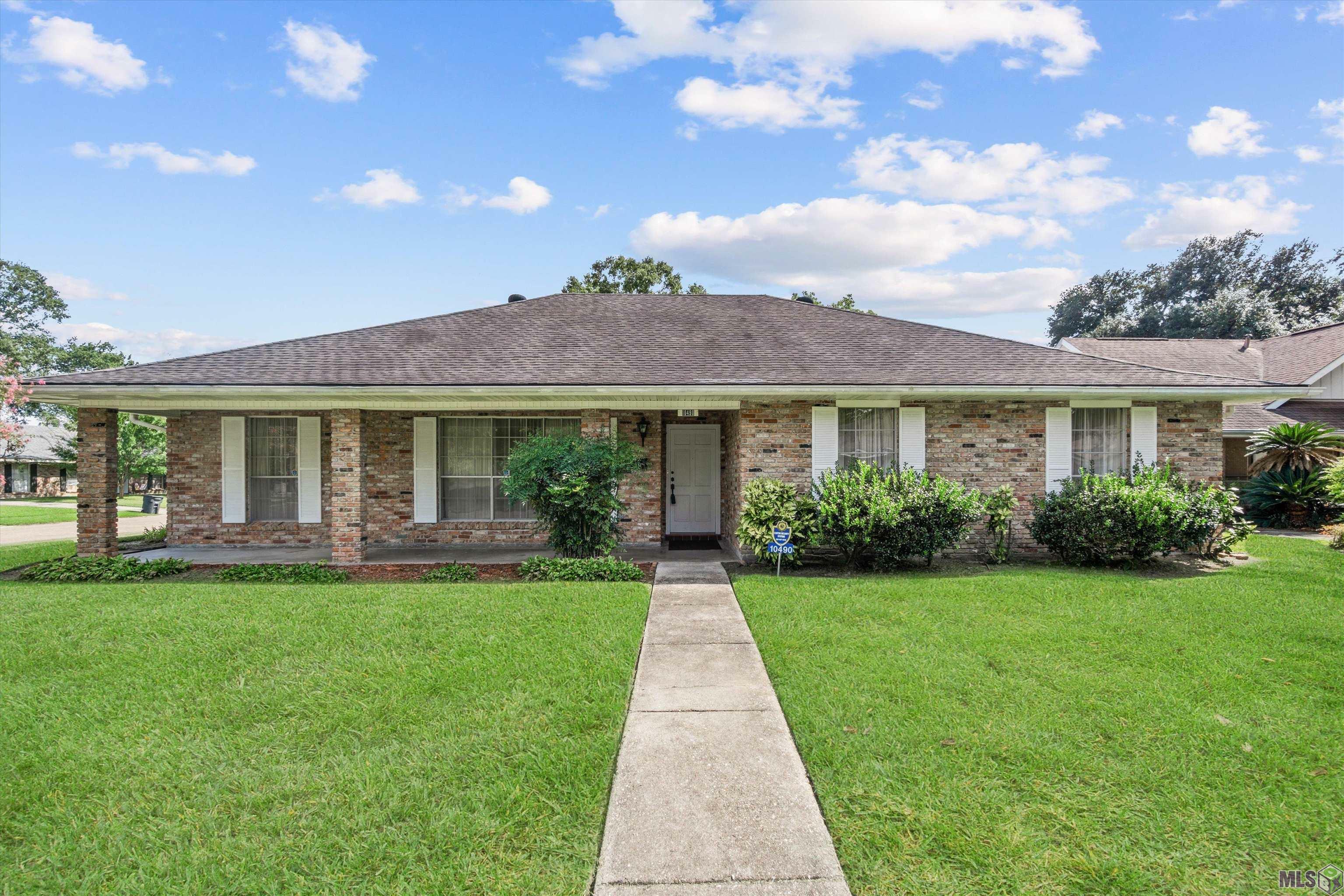 Property Photo: 10490 Firelight Ave LA 70815