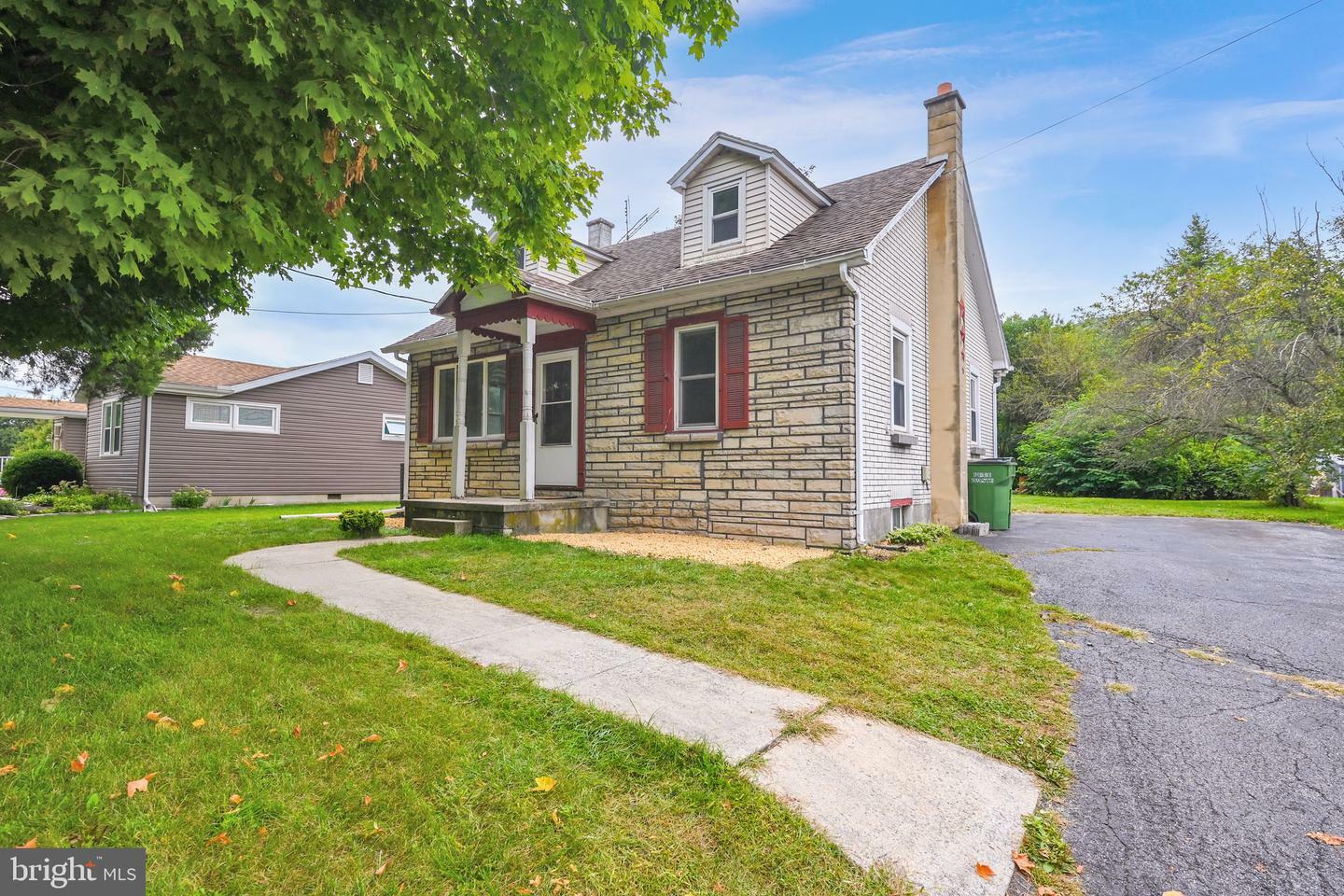 Property Photo:  1127 York Road  PA 17055 