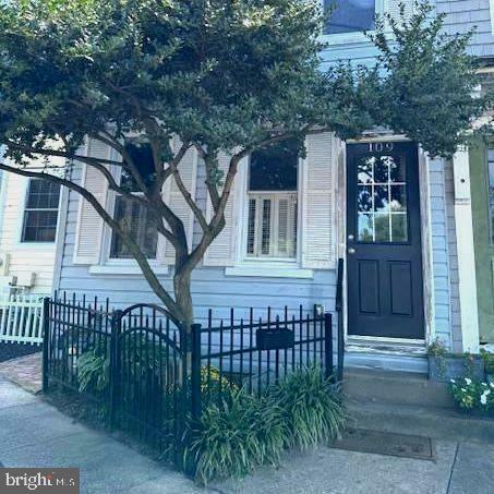 Property Photo:  109 Northwest Street  MD 21401 