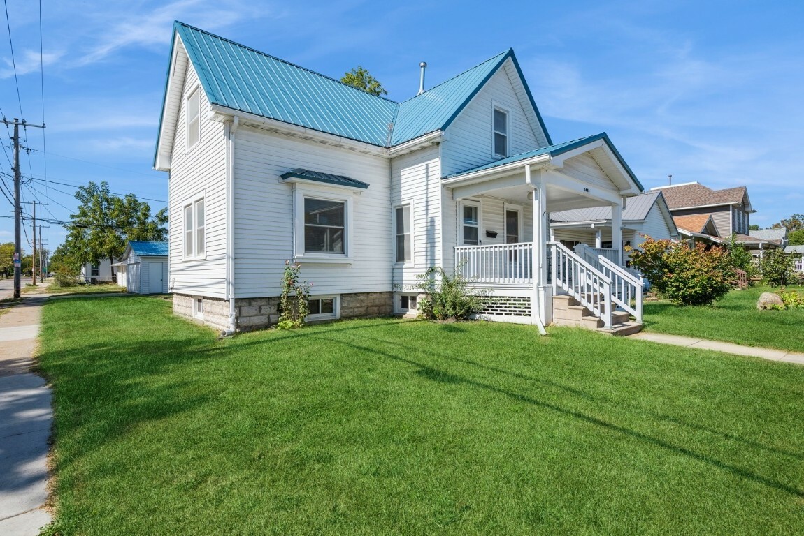 Property Photo:  1448 N St SW  IA 52404 