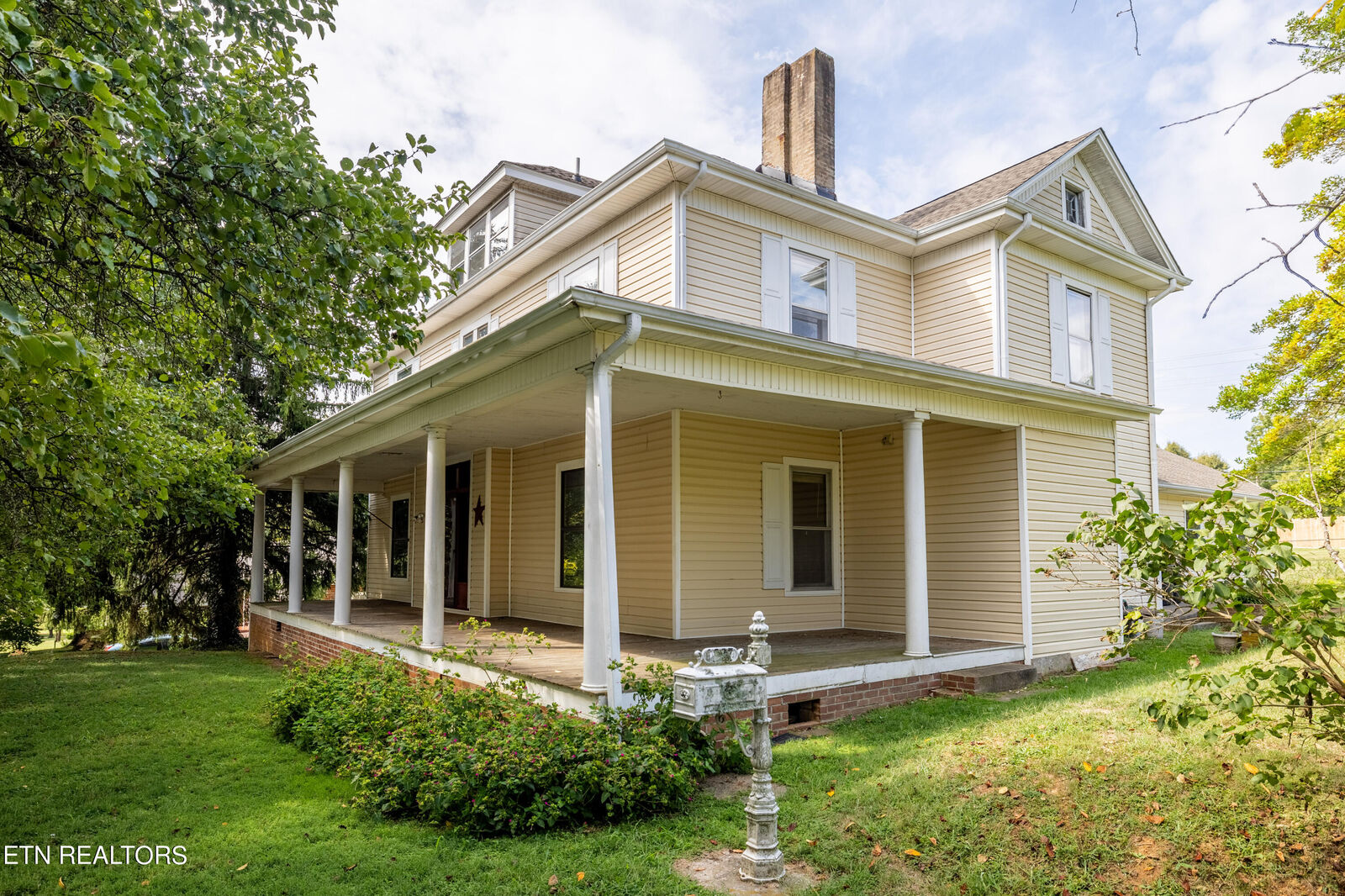 Property Photo:  1227 N Main St  TN 37874 