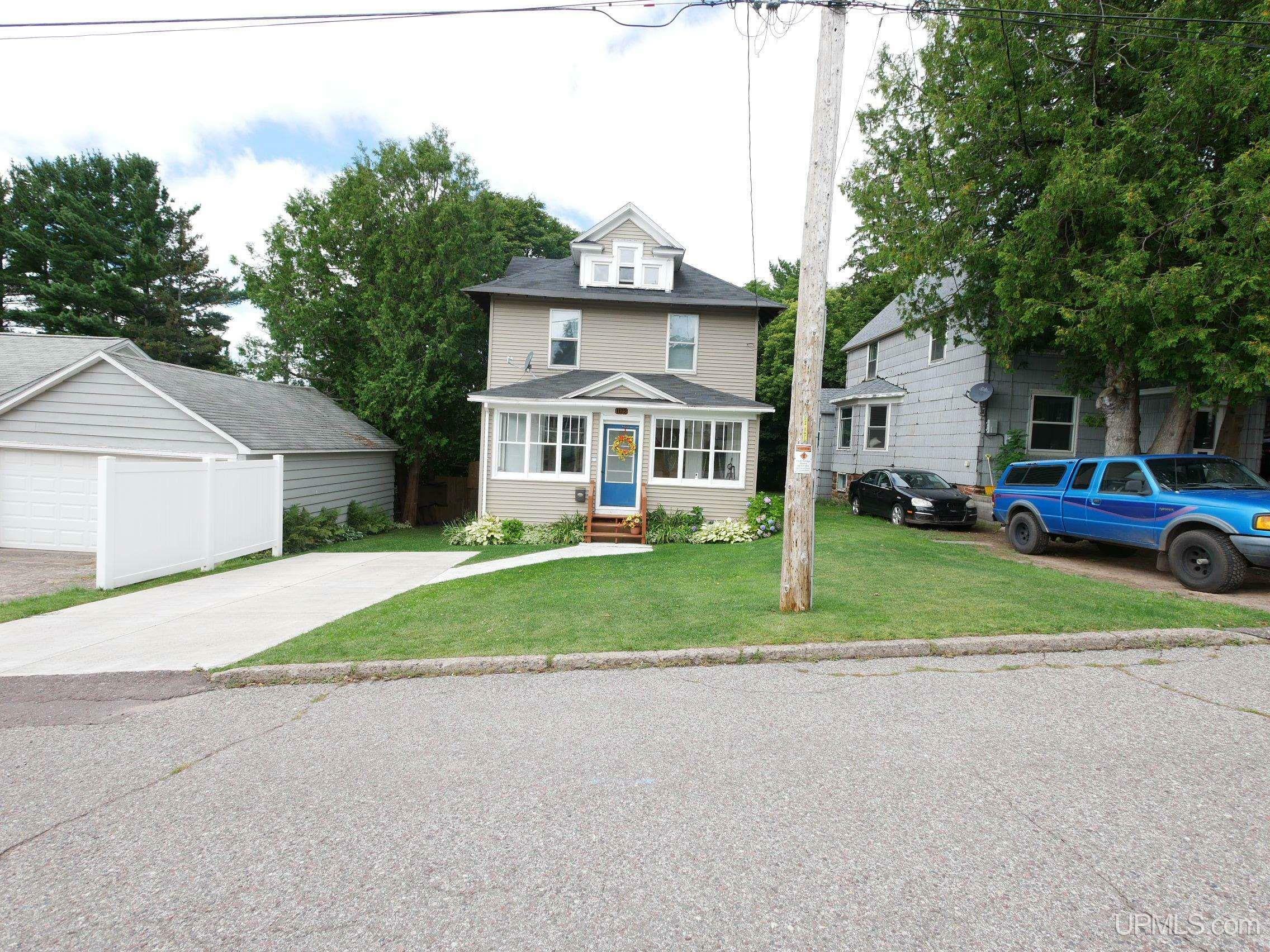 Property Photo:  1122 Summit Street  MI 49930 