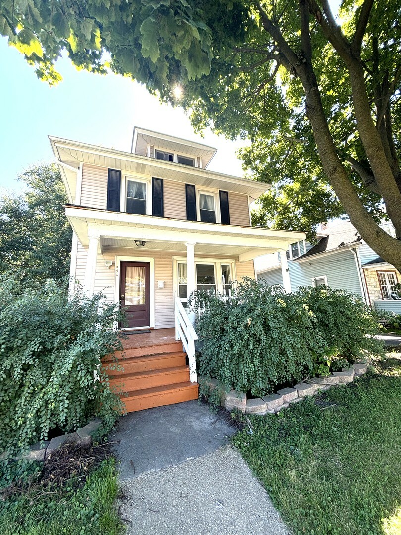 Property Photo:  554 Woodlawn Avenue  IL 60506 