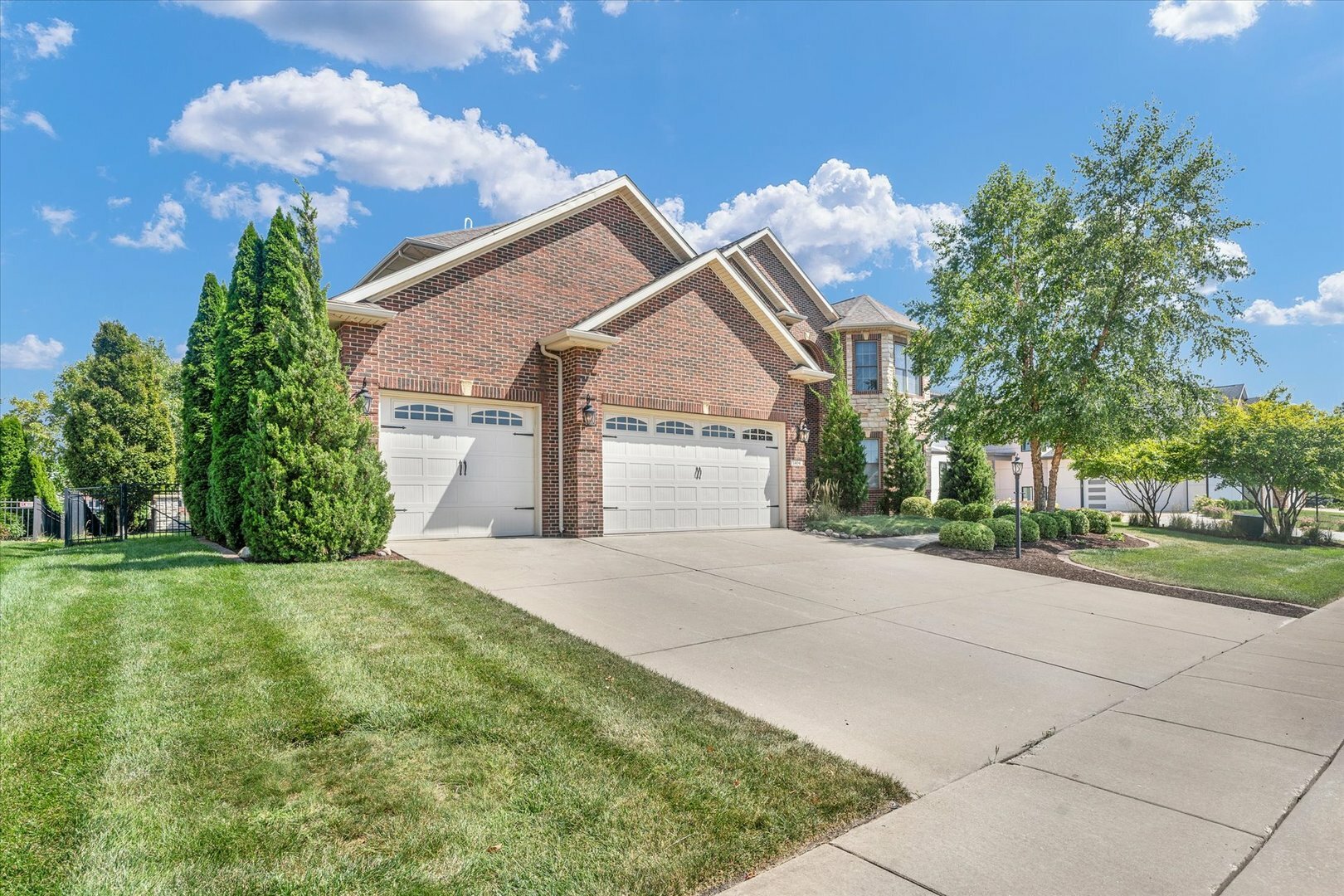 Property Photo:  1404 English Oak Drive  IL 61822 