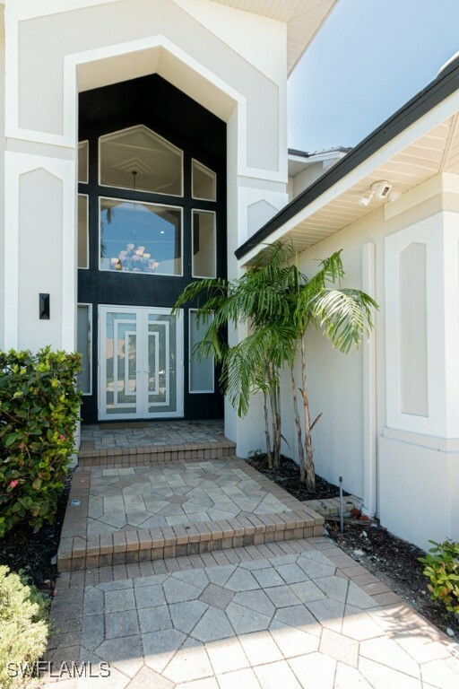 Property Photo:  2418 SE 28th Street  FL 33904 