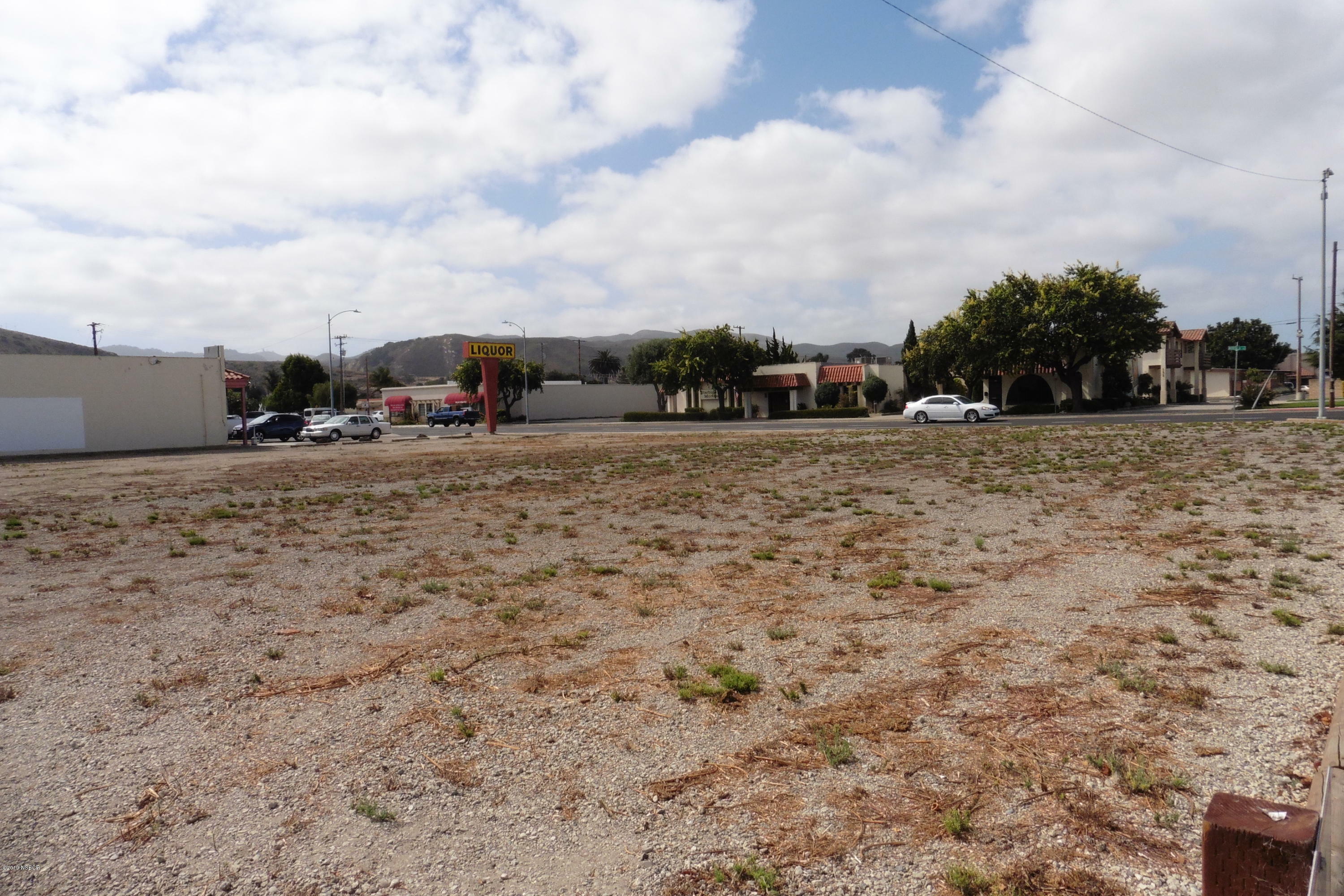 Property Photo:  804 E Walnut Avenue  CA 93436 