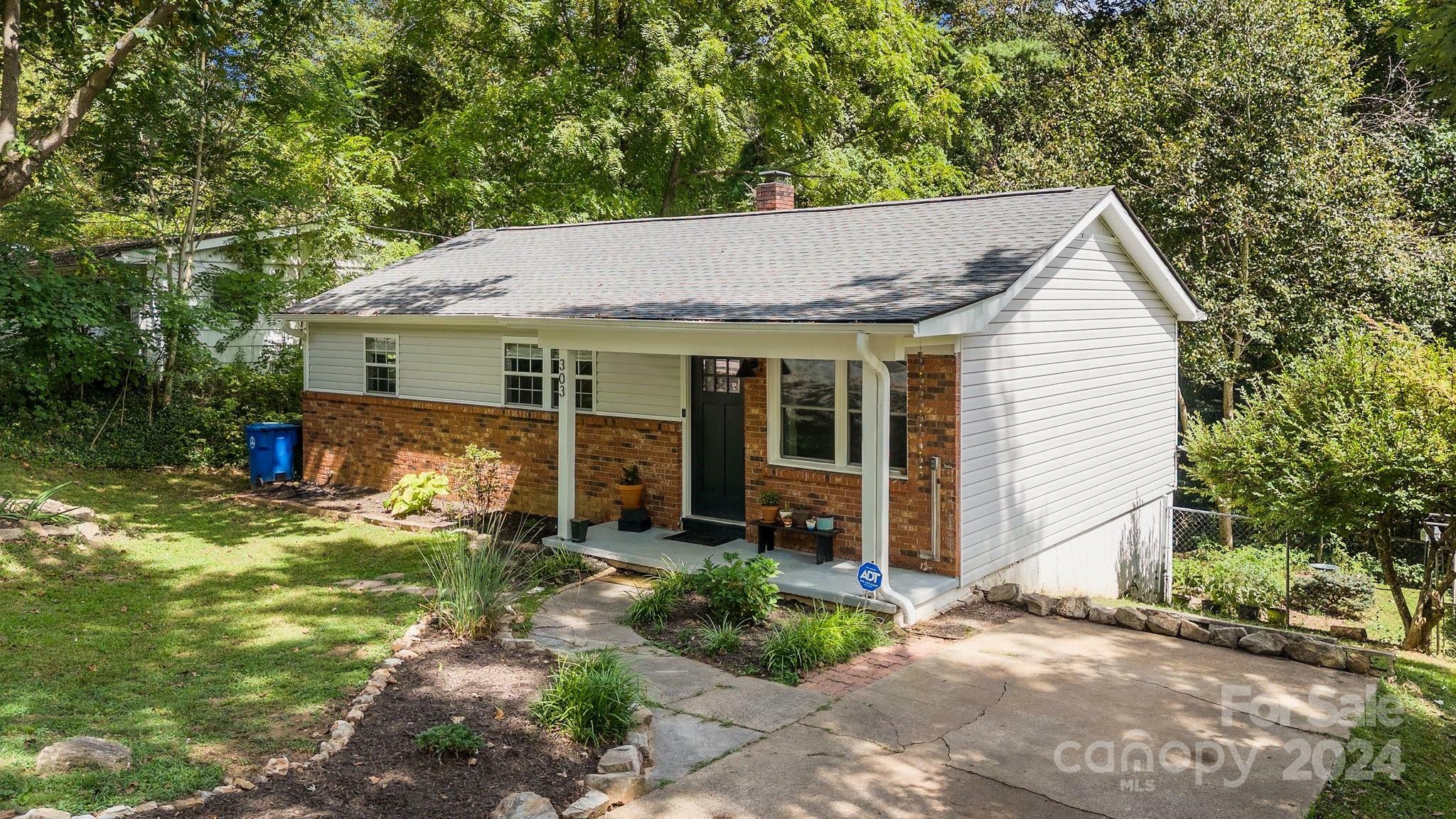 Property Photo:  303 Fairfax Avenue  NC 28806 