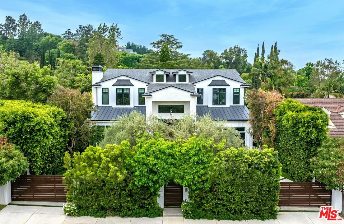 Property Photo: 3919 Mary Ellen Ave CA 91604