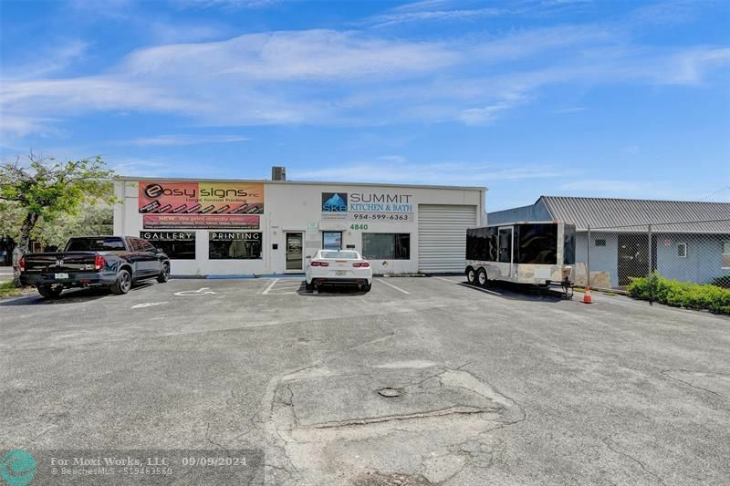 Property Photo:  4840 N Dixie Hwy  FL 33334 