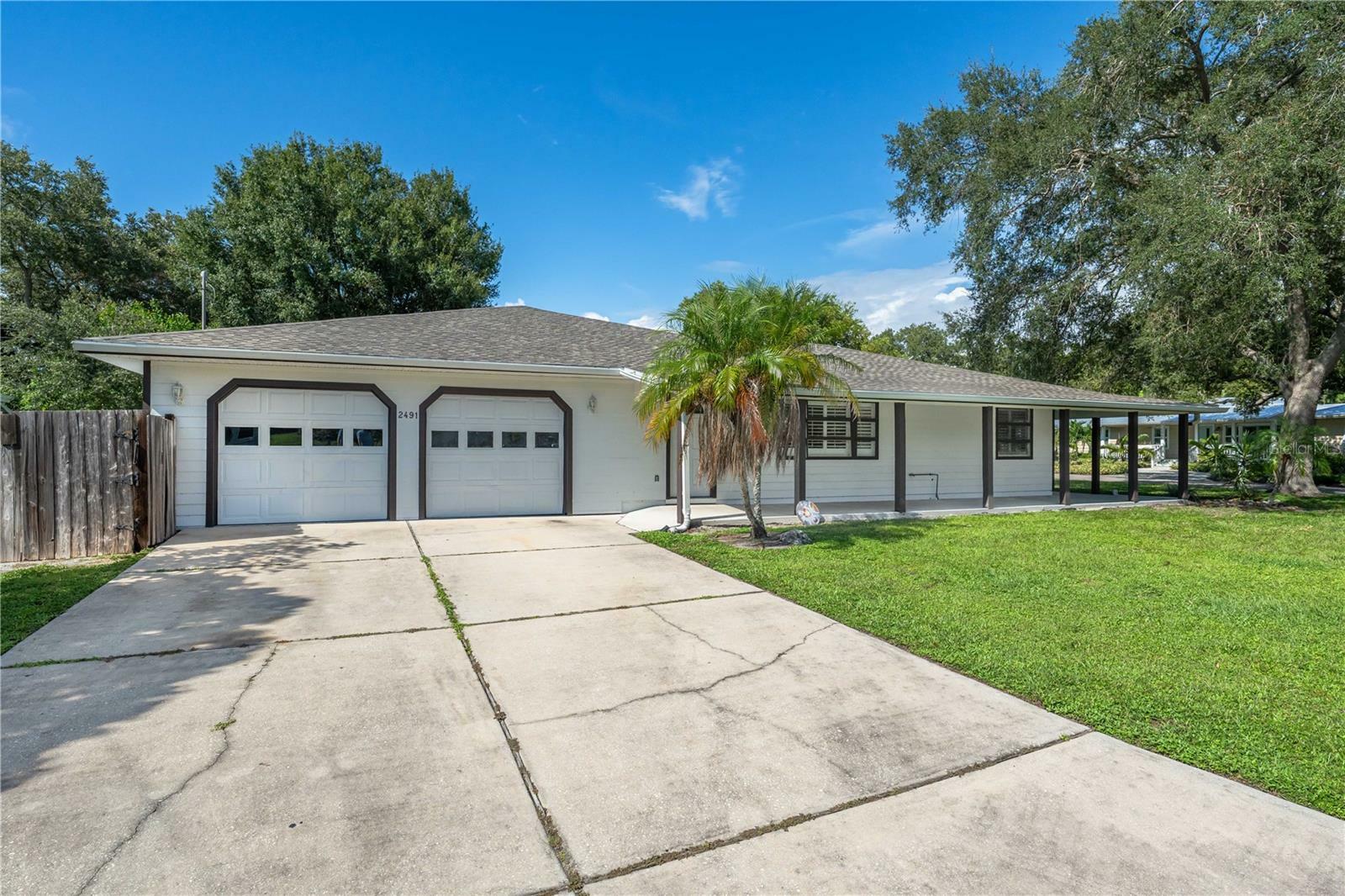 Property Photo:  2491 Hawthorne Street  FL 34239 