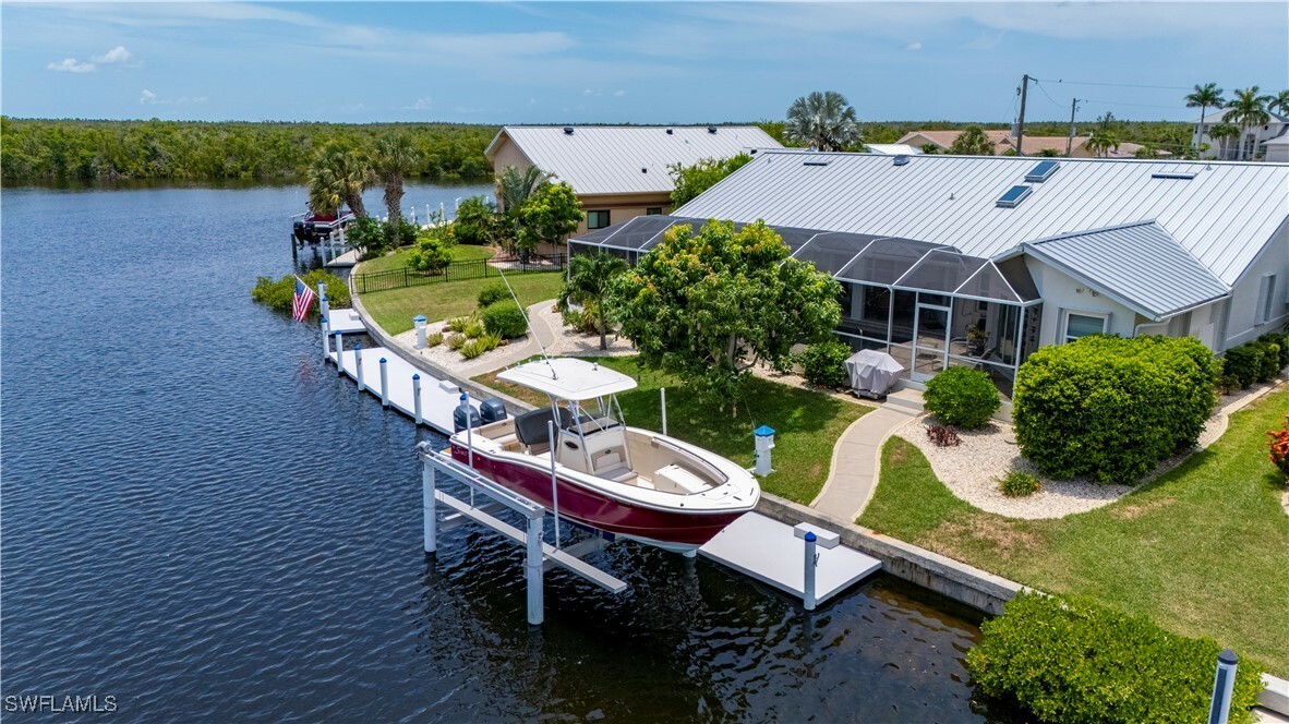 Property Photo:  1425 Pine Island Court  FL 33950 