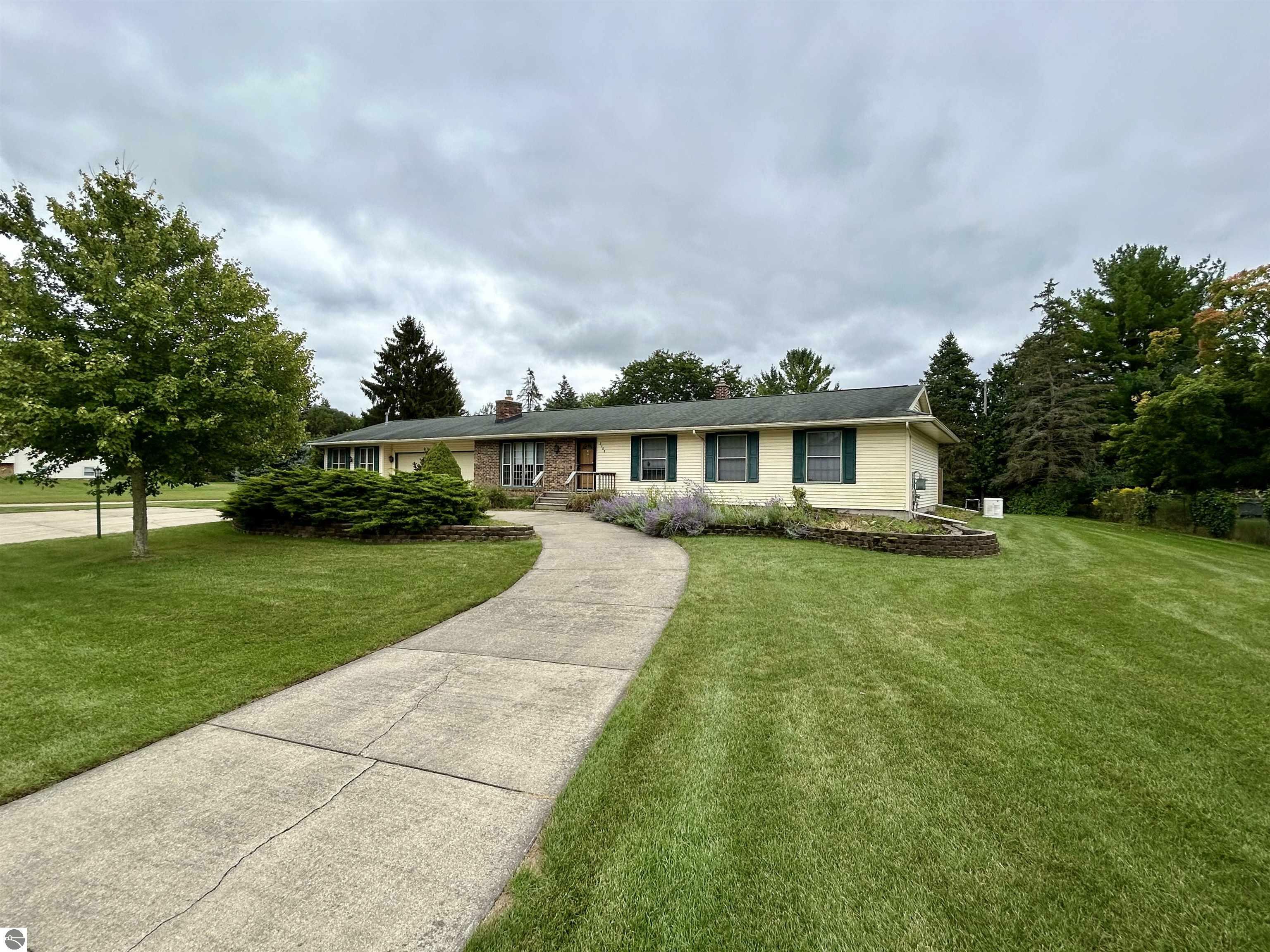 2188 Candlewood  Charlotte MI 48813 photo