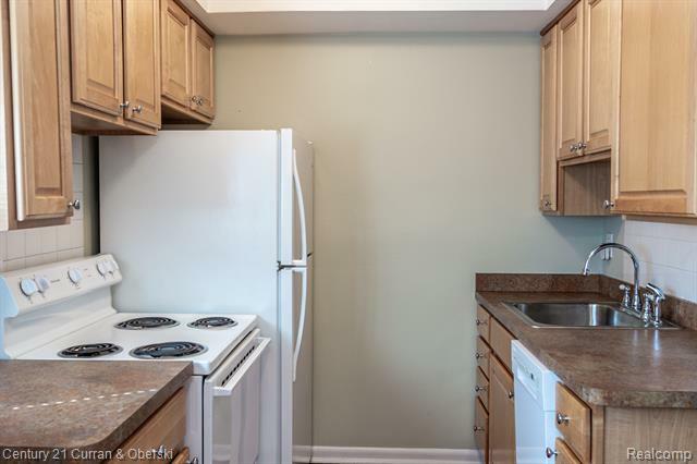 Property Photo:  1222 E Lincoln Avenue 4  MI 48067 