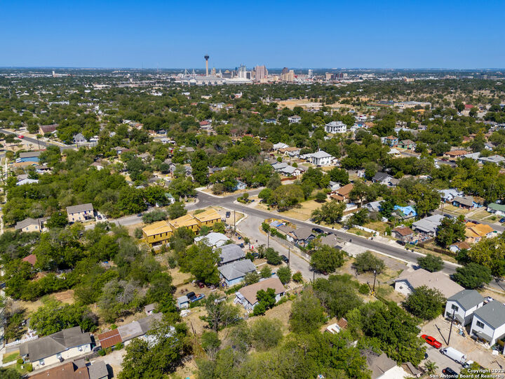 Property Photo: 126 Vine St TX 78210