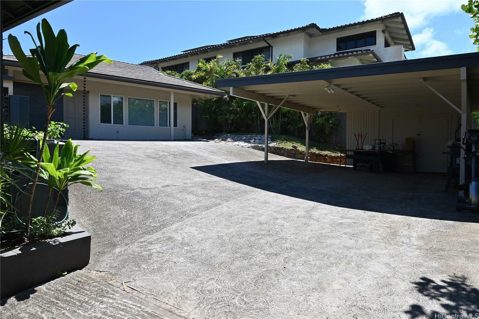 Property Photo:  676 Elepaio Street  HI 96816 