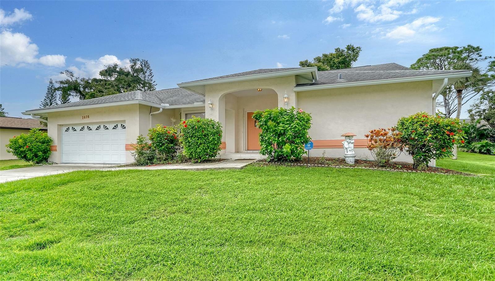 Property Photo:  1626 Ridgewood Lane  FL 34231 