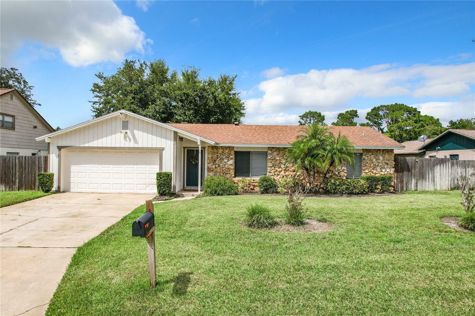 Property Photo:  104 E Berkshire Circle  FL 32779 