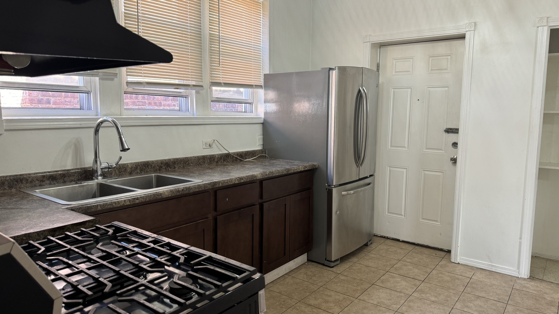 Property Photo:  7539 S Phillips Avenue 3  IL 60649 