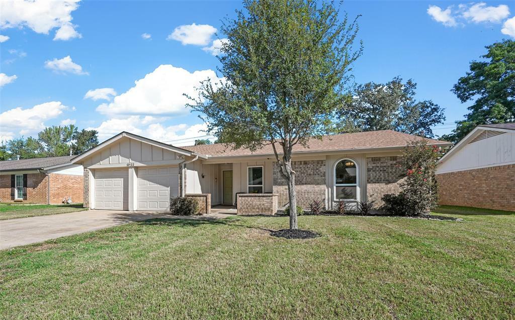 Property Photo:  1933 Schumac Lane  TX 76022 