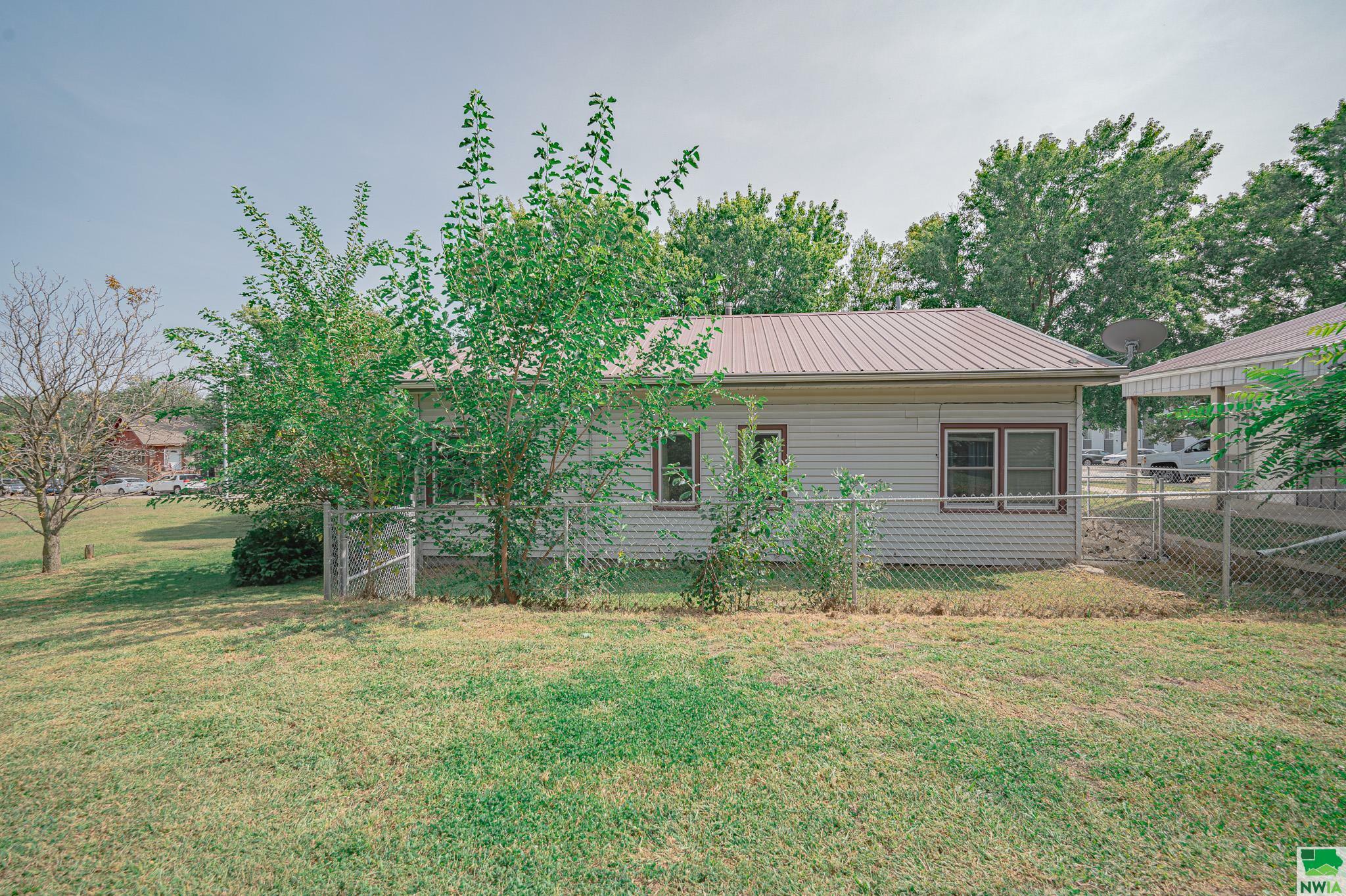 Property Photo:  2239 Williams Ave.  IA 51106 