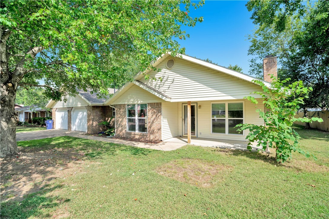 Property Photo:  804 Prairie Oaks Drive  AR 72753 