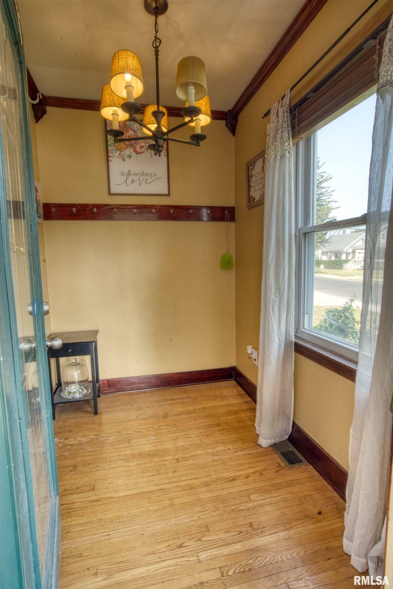 Property Photo:  809 N Sterling Avenue  IL 61604 